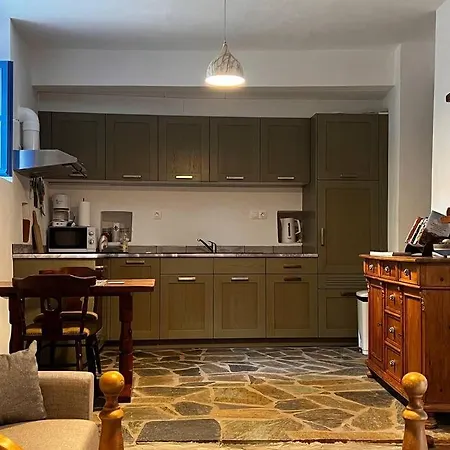 Holiday home The Donkey House, Pragmatefti