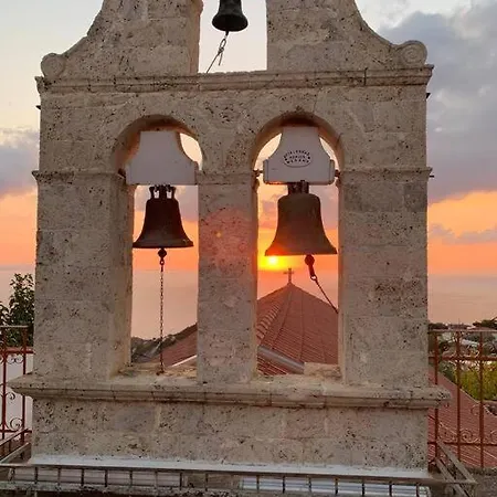 The Donkey House, Pragmatefti Holiday home *