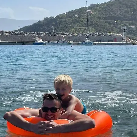 Holiday home The Donkey House, Pragmatefti