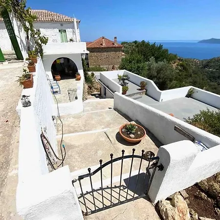 Holiday home The Donkey House, Pragmatefti