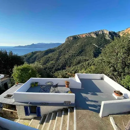 The Donkey House, Pragmatefti Holiday home