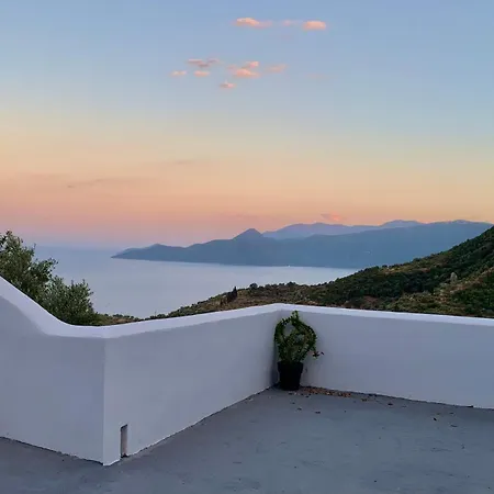 The Donkey House, Pragmatefti * Leonidio