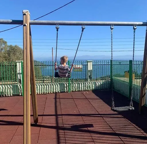 The Donkey House, Pragmatefti Leonídion