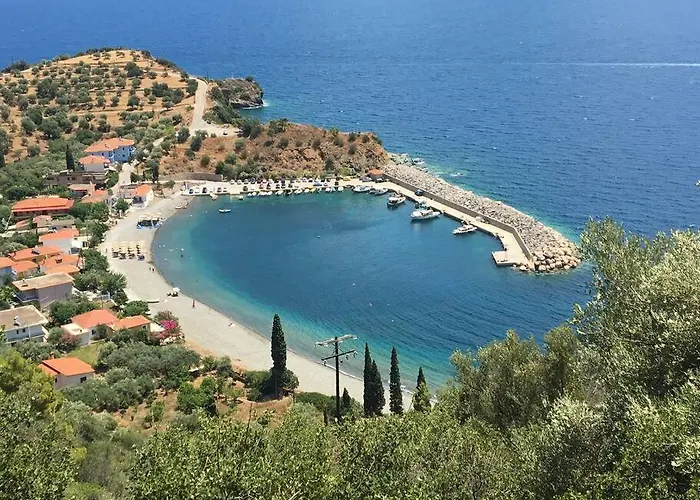 The Donkey House, Pragmatefti *