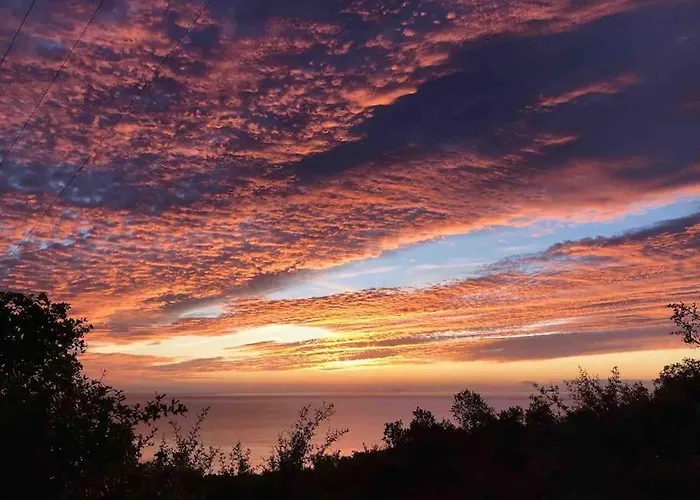 The Donkey House, Pragmatefti Casa de Férias