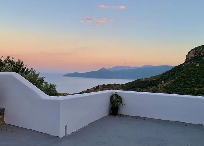 The Donkey House, Pragmatefti * Leonídion